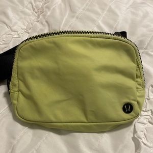 Lululemon Everywhere Belt Bag OG - Lemon Vibe